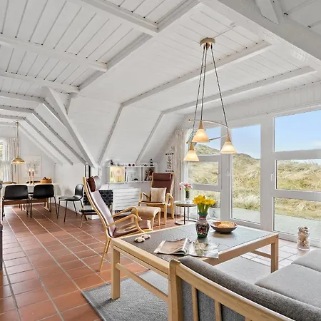 2 Bedroom Awesome In Hvide Sande Casa de Férias *