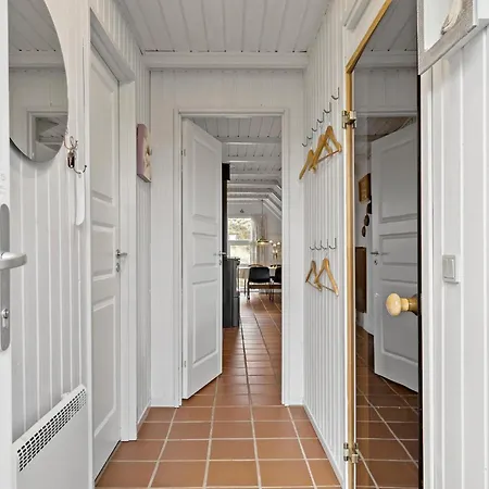 2 Bedroom Awesome In Hvide Sande Casa de Férias